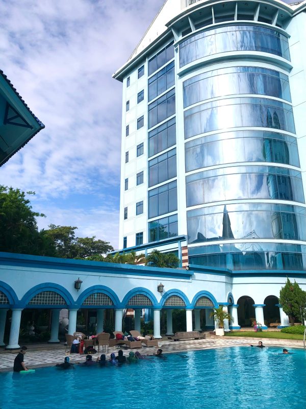 Rileksasi Sejati di Kolam Renang : Manfaat dan Tips berenang untuk kamu